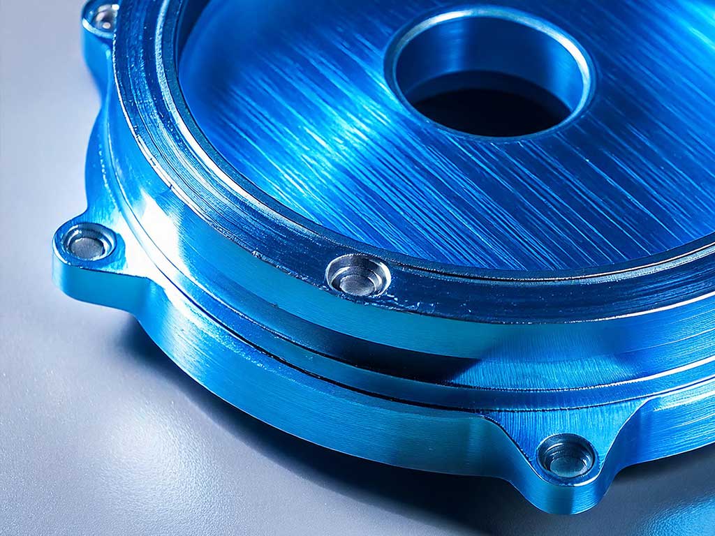 Close-up van blauw metalen machinaal onderdeel